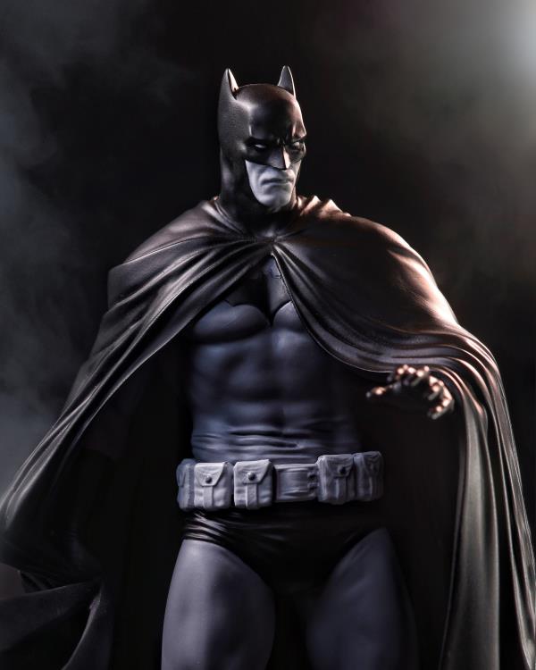 Batman Black and White Batman (Lee Weeks) 1/10 Scale Limited Edition Statue Gallery Image 4
