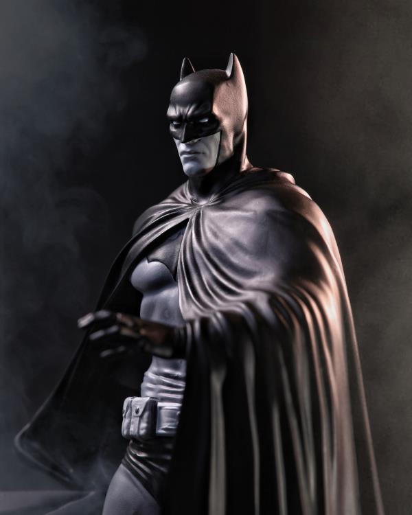 Batman Black and White Batman (Lee Weeks) 1/10 Scale Limited Edition Statue Gallery Image 5