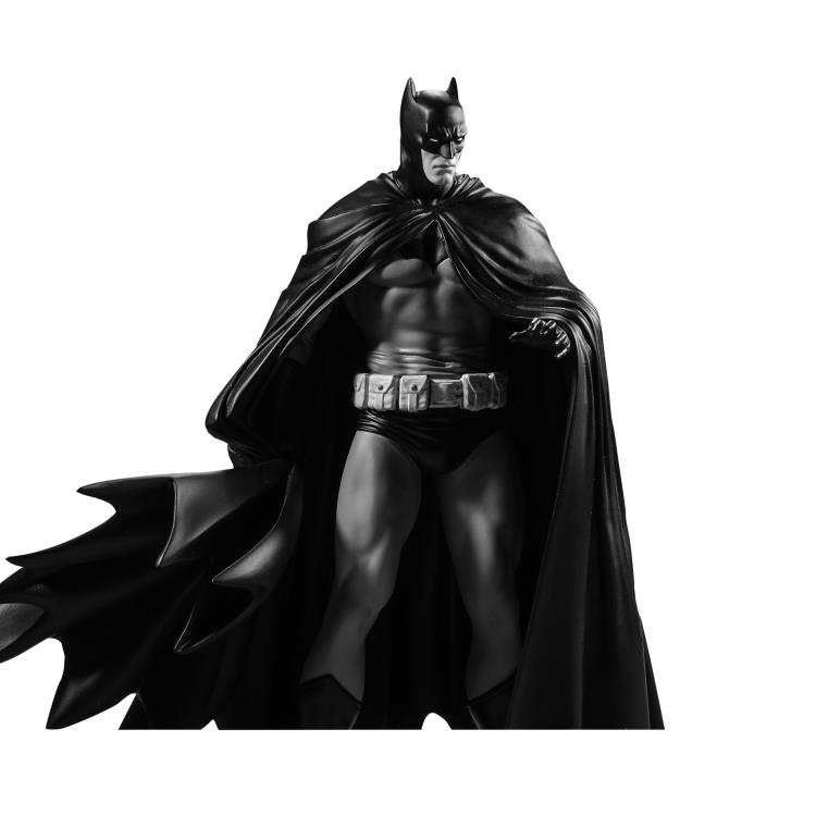 Batman Black and White Batman (Lee Weeks) 1/10 Scale Limited Edition Statue Gallery Image 10