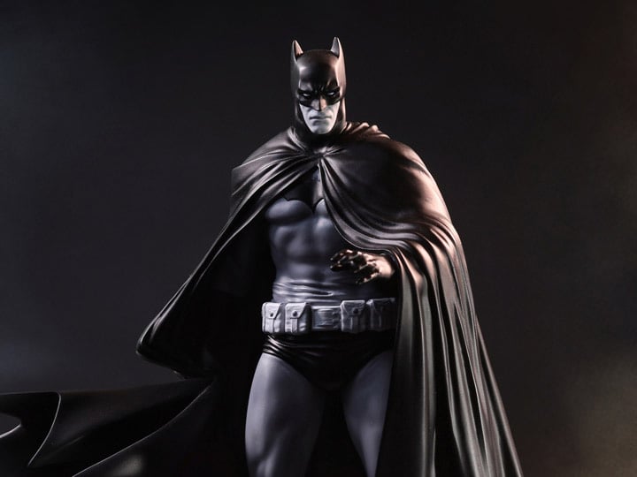 Batman Black and White Batman (Lee Weeks) 1/10 Scale Limited Edition Statue Gallery Image 1