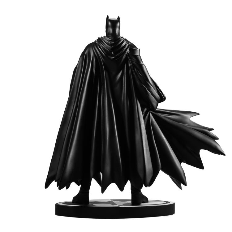 Batman Black and White Batman (Lee Weeks) 1/10 Scale Limited Edition Statue Gallery Image 9