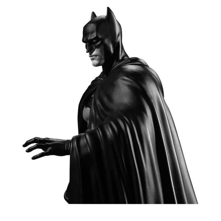 Batman Black and White Batman (Lee Weeks) 1/10 Scale Limited Edition Statue Gallery Image 11