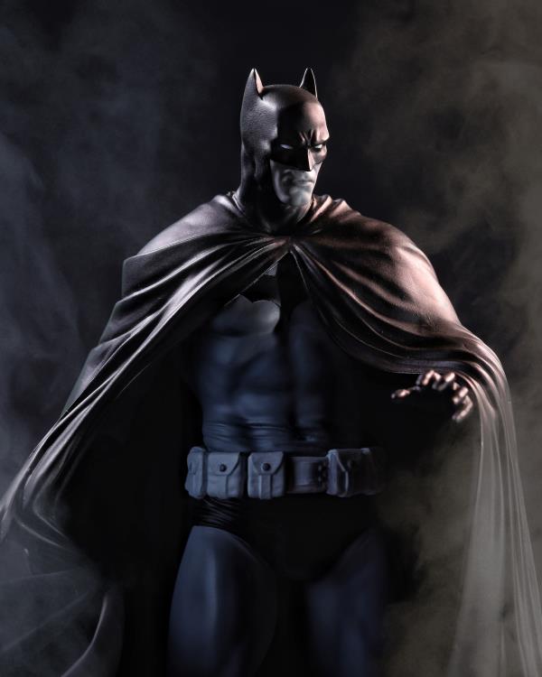 Batman Black and White Batman (Lee Weeks) 1/10 Scale Limited Edition Statue Gallery Image 6