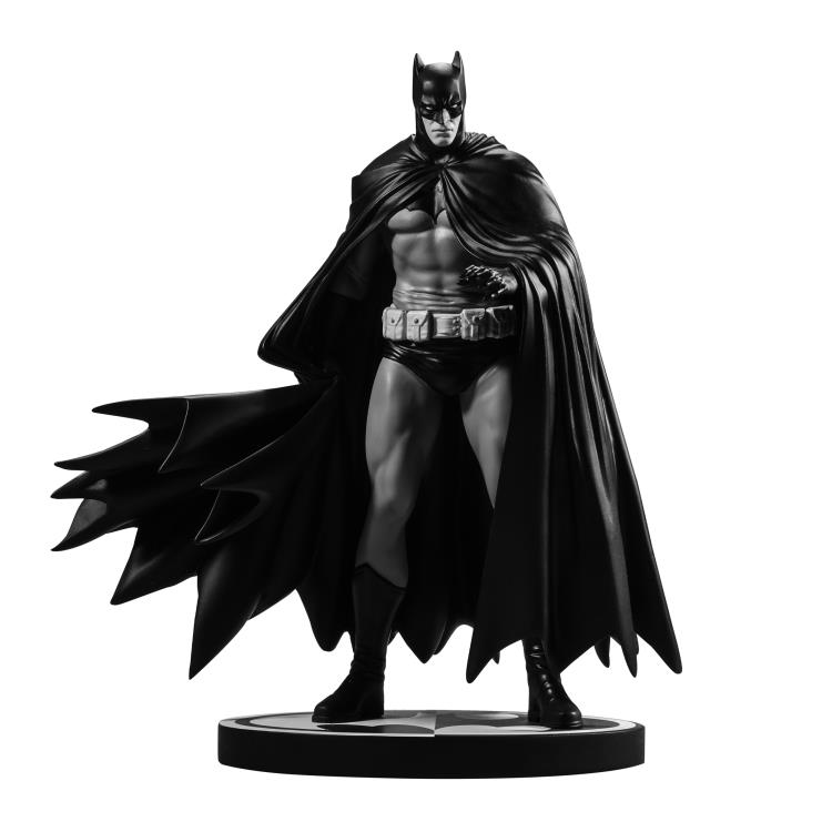 Batman Black and White Batman (Lee Weeks) 1/10 Scale Limited Edition Statue Gallery Image 8