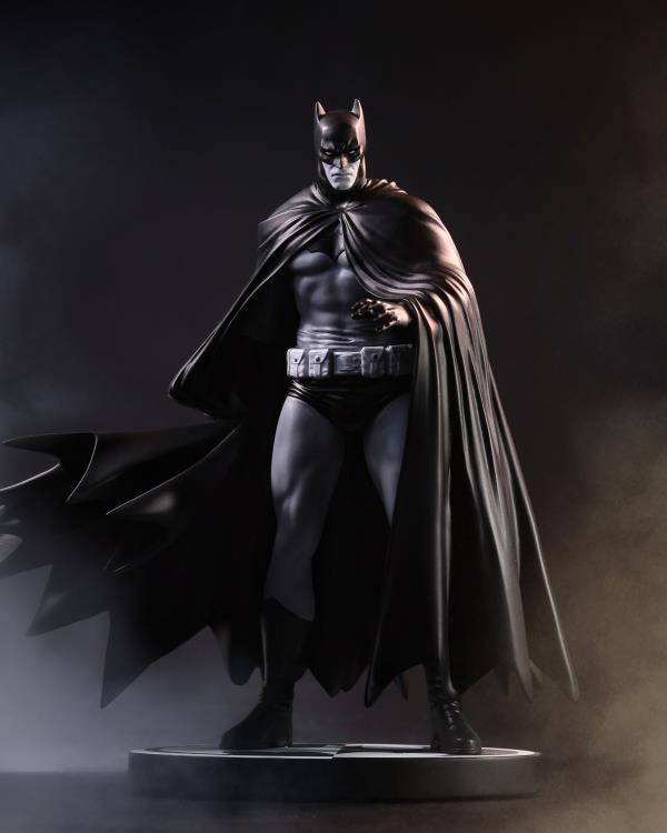 Batman Black and White Batman (Lee Weeks) 1/10 Scale Limited Edition Statue Gallery Image 3