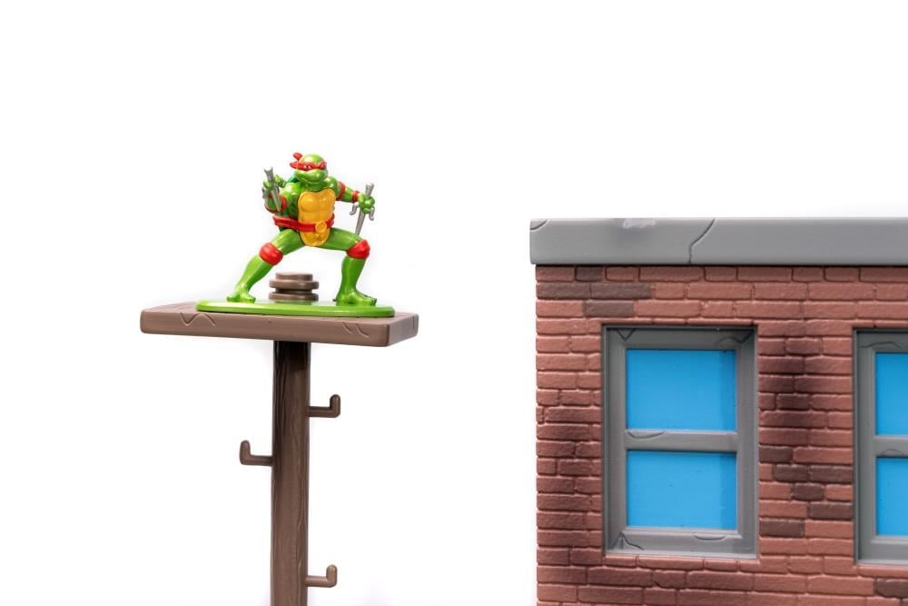 Teenage Mutant Ninja Turtles Nano Scene Deluxe Turtle Lair with 4 Figures Gallery Image 6