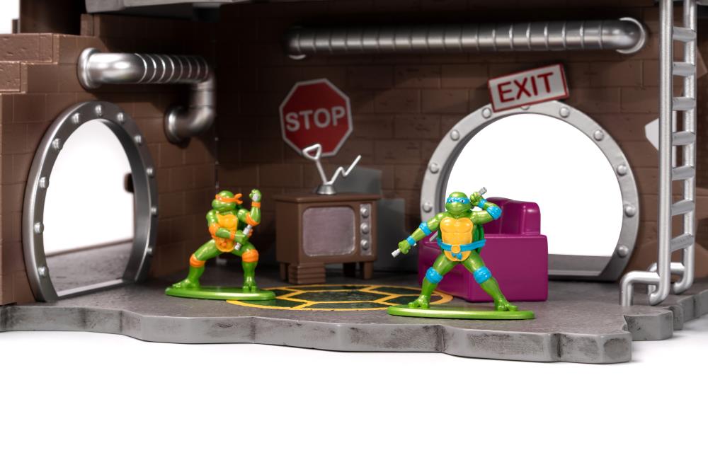 Teenage Mutant Ninja Turtles Nano Scene Deluxe Turtle Lair with 4 Figures Gallery Image 8