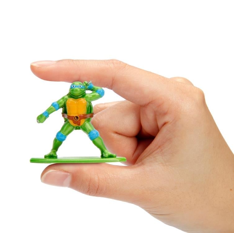 Teenage Mutant Ninja Turtles Nano Scene Deluxe Turtle Lair with 4 Figures Gallery Image 9