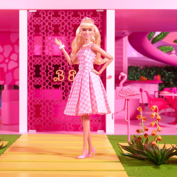 Barbie: The Movie Barbie Doll (Pink Gingham Dress) Gallery Image 8