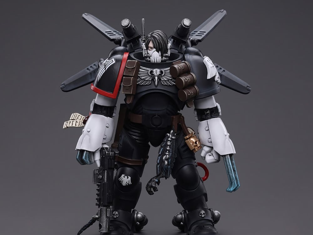Warhammer 40K Raven Guard Chapter Master Kayvaan Shrike 1/18 Scale Action Figure Gallery Image 1