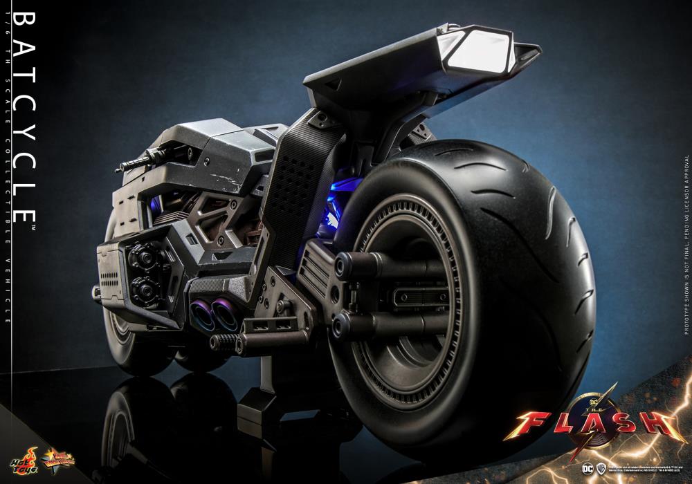 The Flash (2023) MMS705 Batman and Batcycle 1/6th Scale Collectible Figure Set Gallery Image 29