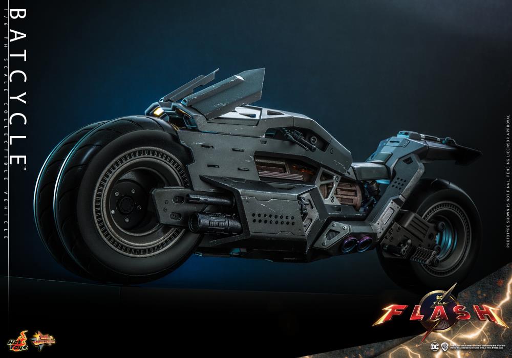 The Flash (2023) MMS705 Batman and Batcycle 1/6th Scale Collectible Figure Set Gallery Image 27