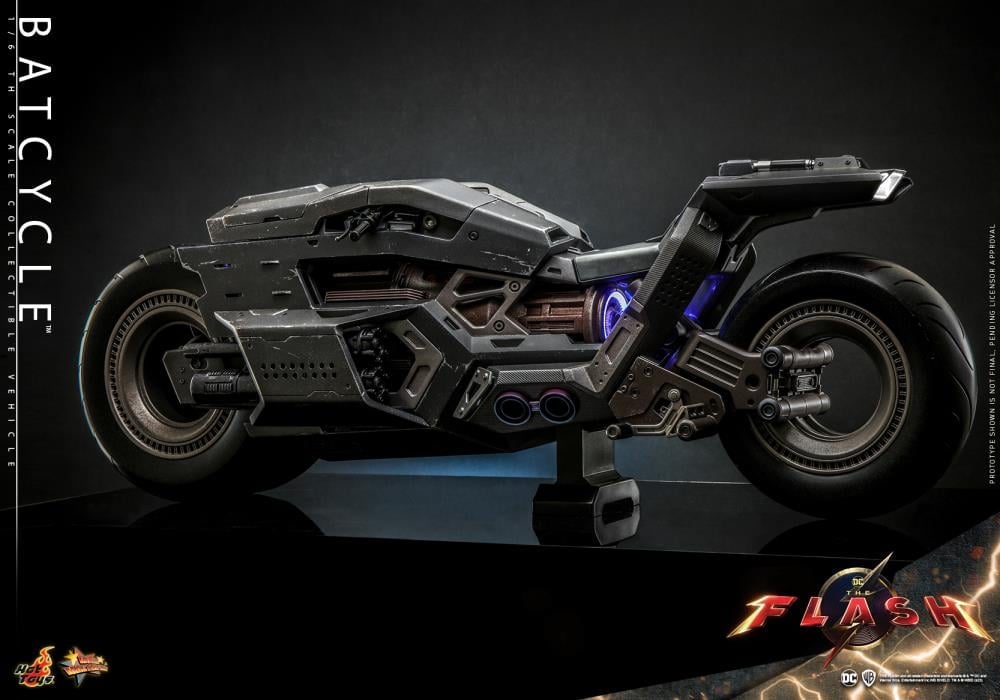 The Flash (2023) MMS705 Batman and Batcycle 1/6th Scale Collectible Figure Set Gallery Image 22