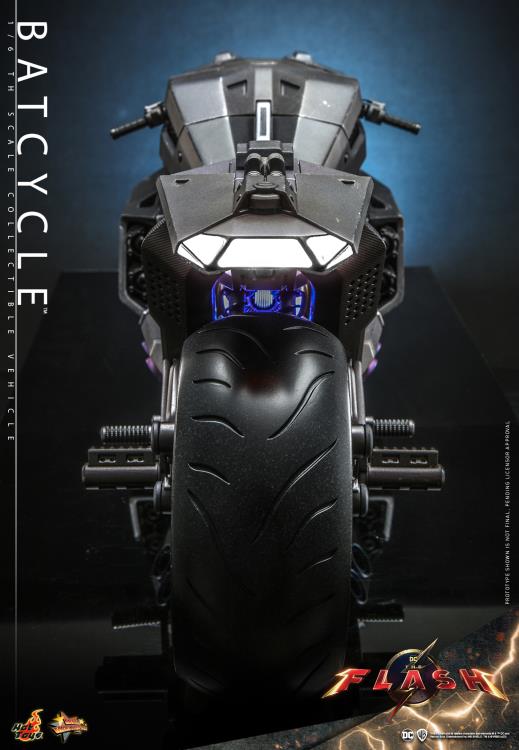The Flash (2023) MMS705 Batman and Batcycle 1/6th Scale Collectible Figure Set Gallery Image 23