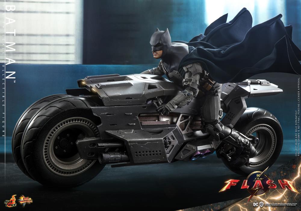 The Flash (2023) MMS705 Batman and Batcycle 1/6th Scale Collectible Figure Set Gallery Image 6