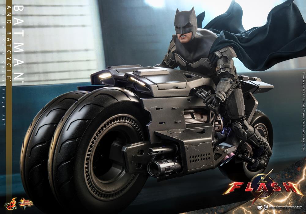The Flash (2023) MMS705 Batman and Batcycle 1/6th Scale Collectible Figure Set Gallery Image 7