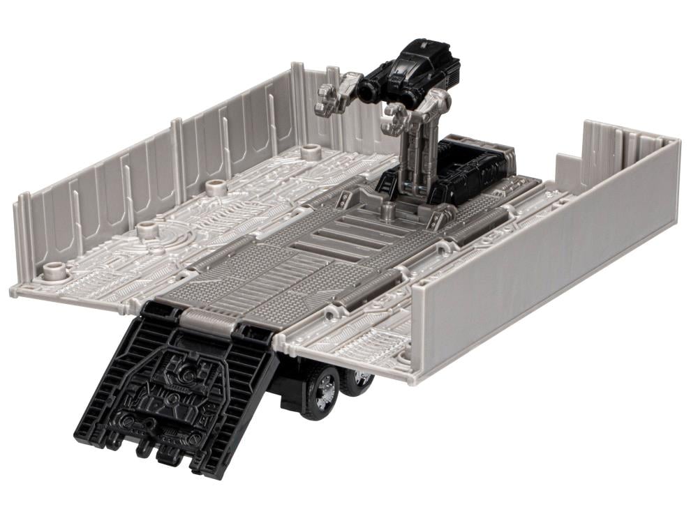 Transformers Generations Leader Optimus Prime (Volvo VNR 300) Gallery Image 5