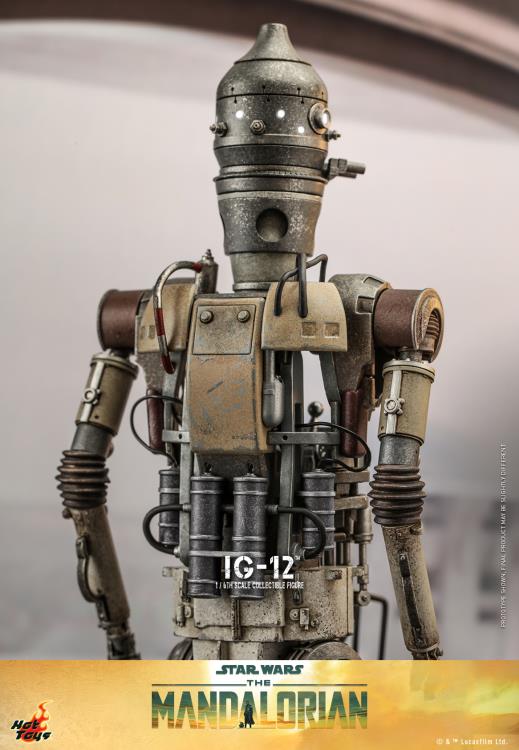 The Mandalorian TMS104 IG-12 and Grogu 1/6th Scale Collectible Figure Set Gallery Image 13