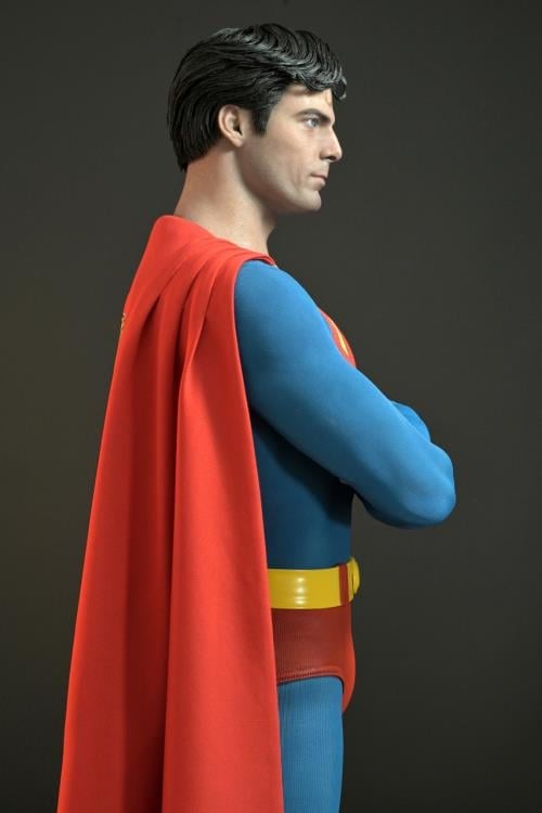 Superman (1978) Hyperreal Superman 1/3 Scale Statue Gallery Image 9