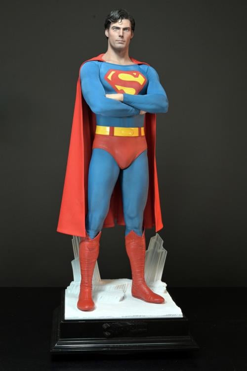 Superman (1978) Hyperreal Superman 1/3 Scale Statue Gallery Image 3