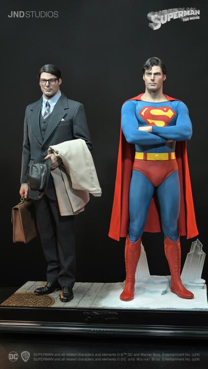 Superman (1978) Hyperreal Superman (Dual Ver.) 1/3 Scale Statue Gallery Image 4