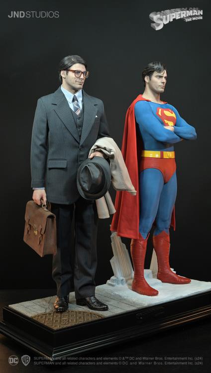 Superman (1978) Hyperreal Superman (Dual Ver.) 1/3 Scale Statue Gallery Image 7