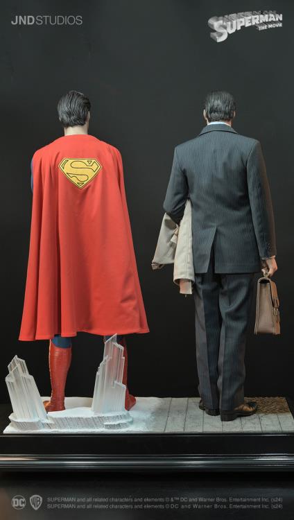 Superman (1978) Hyperreal Superman (Dual Ver.) 1/3 Scale Statue Gallery Image 6