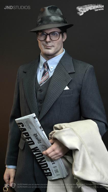 Superman (1978) Hyperreal Superman (Dual Ver.) 1/3 Scale Statue Gallery Image 12
