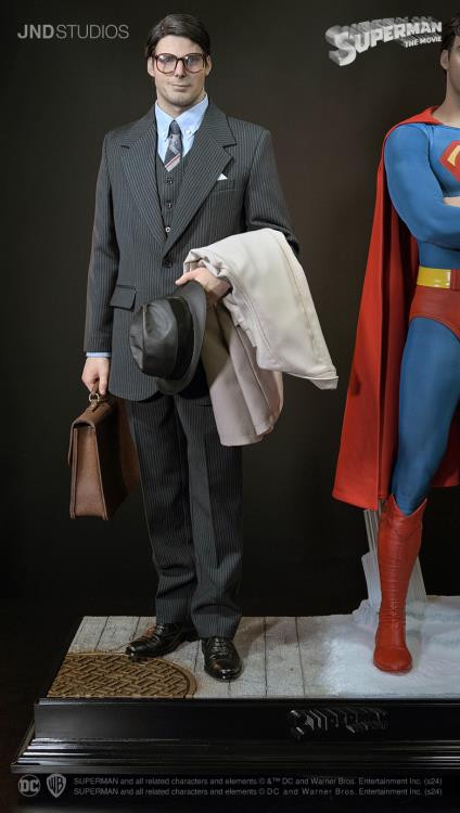 Superman (1978) Hyperreal Superman (Dual Ver.) 1/3 Scale Statue Gallery Image 9