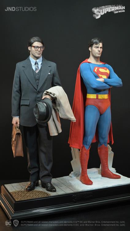 Superman (1978) Hyperreal Superman (Dual Ver.) 1/3 Scale Statue Gallery Image 8