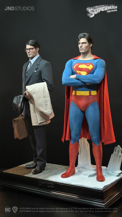 Superman (1978) Hyperreal Superman (Dual Ver.) 1/3 Scale Statue Gallery Image 5