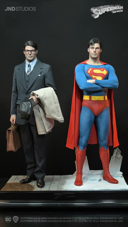 Superman (1978) Hyperreal Superman (Dual Ver.) 1/3 Scale Statue Gallery Image 3