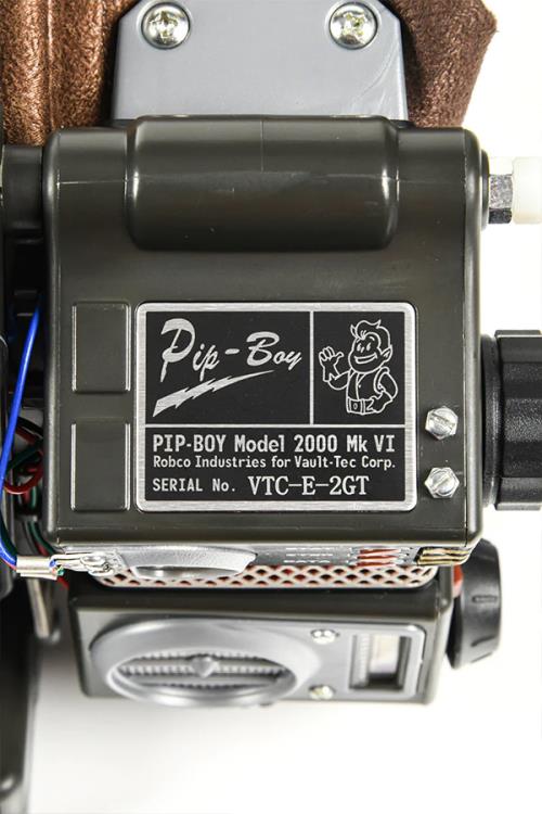 Fallout 76 Pip-Boy (Mk VI Enclave Ver.) Limited Edition Replica Gallery Image 10