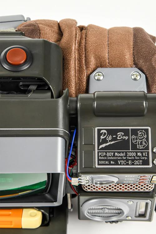 Fallout 76 Pip-Boy (Mk VI Enclave Ver.) Limited Edition Replica Gallery Image 8