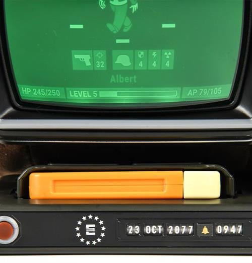 Fallout 76 Pip-Boy (Mk VI Enclave Ver.) Limited Edition Replica Gallery Image 7