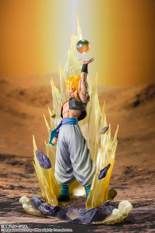 Dragon Ball Z: Fusion Reborn FiguartsZERO Extra Battle Super Saiyan Gogeta SDCC 2023 Event Exclusive Gallery Image 5