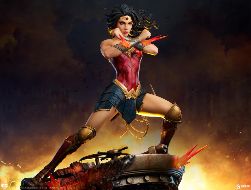 DC Comics Premium Format Wonder Woman: Saving the Day Statue Gallery Image 4