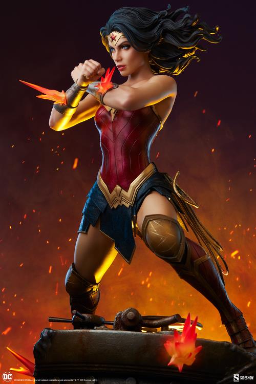 DC Comics Premium Format Wonder Woman: Saving the Day Statue Gallery Image 6