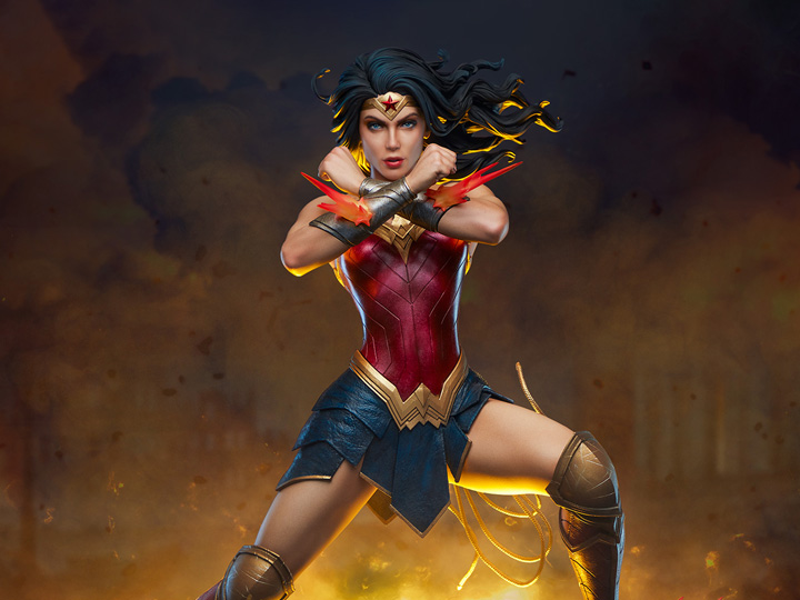DC Comics Premium Format Wonder Woman: Saving the Day Statue Gallery Image 1