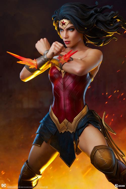 DC Comics Premium Format Wonder Woman: Saving the Day Statue Gallery Image 7