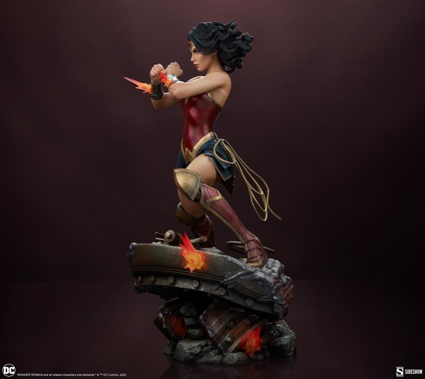 DC Comics Premium Format Wonder Woman: Saving the Day Statue Gallery Image 15