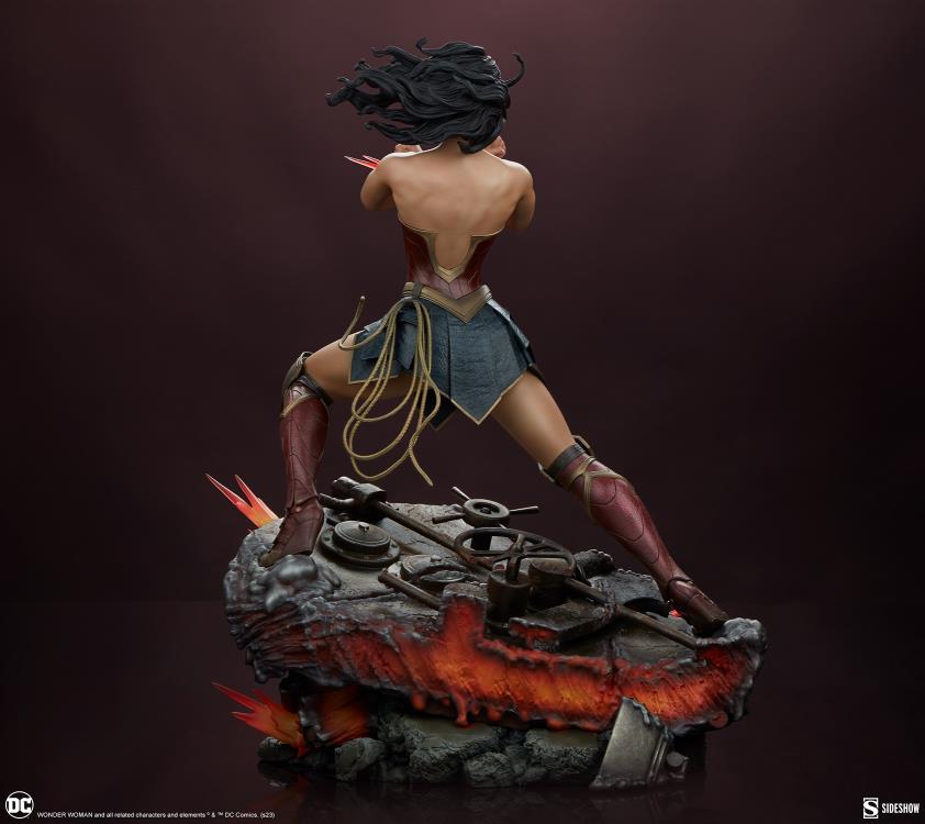 DC Comics Premium Format Wonder Woman: Saving the Day Statue Gallery Image 14