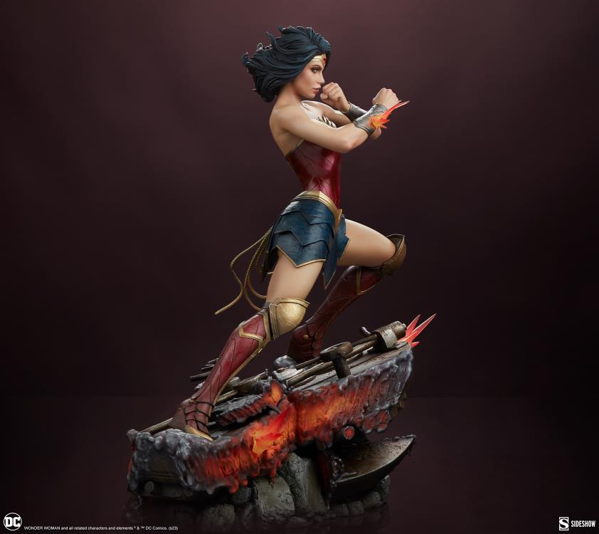 DC Comics Premium Format Wonder Woman: Saving the Day Statue Gallery Image 13