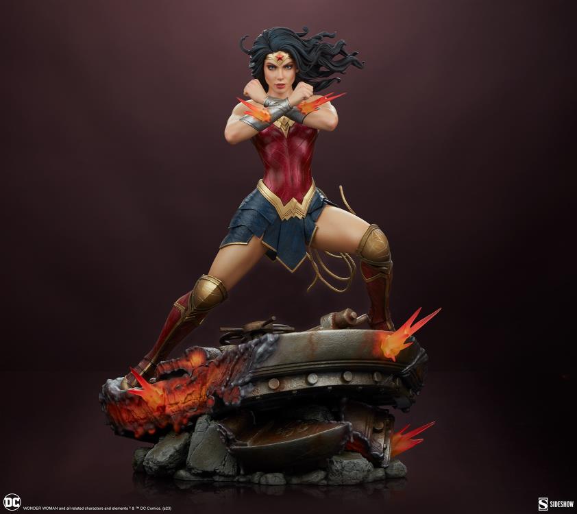 DC Comics Premium Format Wonder Woman: Saving the Day Statue Gallery Image 12
