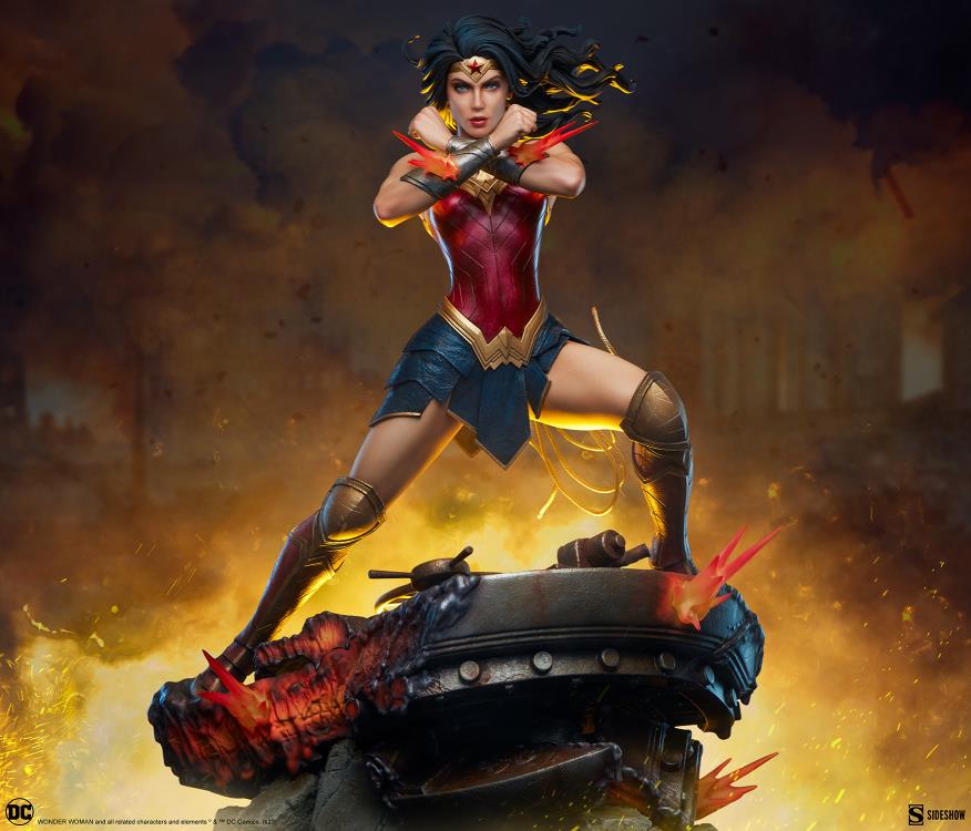 DC Comics Premium Format Wonder Woman: Saving the Day Statue Gallery Image 3