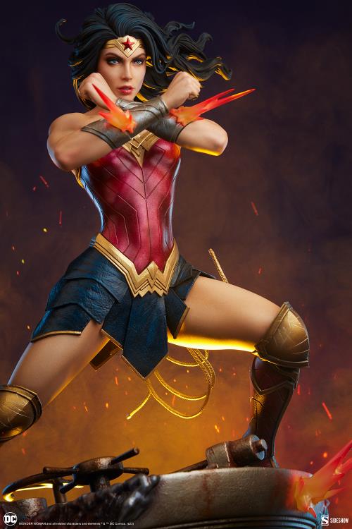 DC Comics Premium Format Wonder Woman: Saving the Day Statue Gallery Image 5