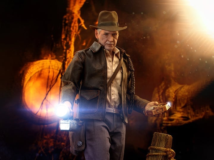 Indiana Jones and the Dial of Destiny MMS717 Indiana Jones Deluxe 1/6th Scale Collectible Figure Gallery Image 1