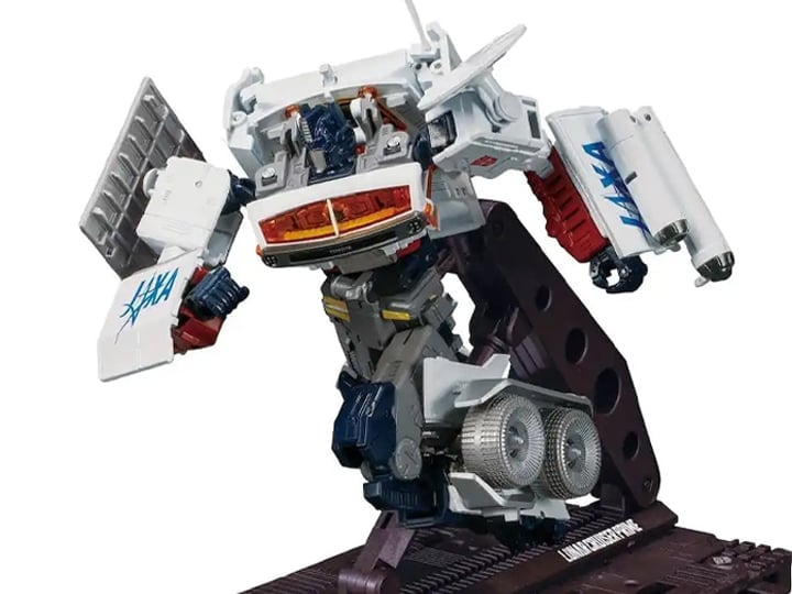 Transformers Lunar Cruiser Prime with Display Stand Exclusive Gallery Image 1