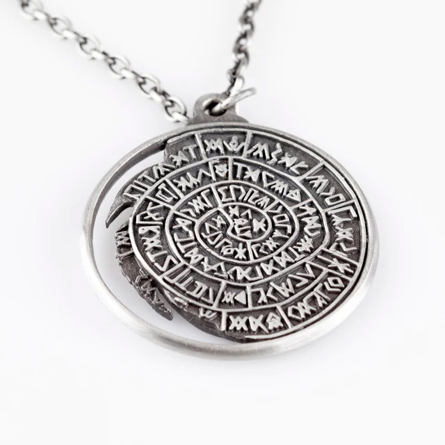 The Witcher (Netflix) Wolf Medallion Necklace Prop Replica Gallery Image 8