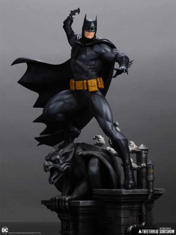 DC Comics Batman (Black and Gray Edition) 1/6 Scale Maquette Gallery Image 24